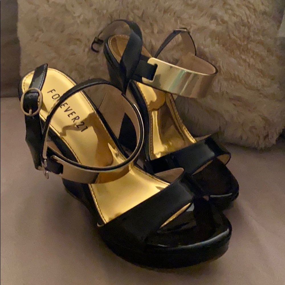 Black and Gold Pumps